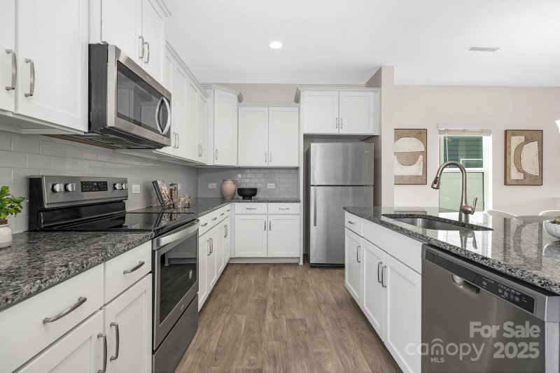 Property image 5 of 6032 Santee River Way in Villages at South Fork, Belmont, NC 28012