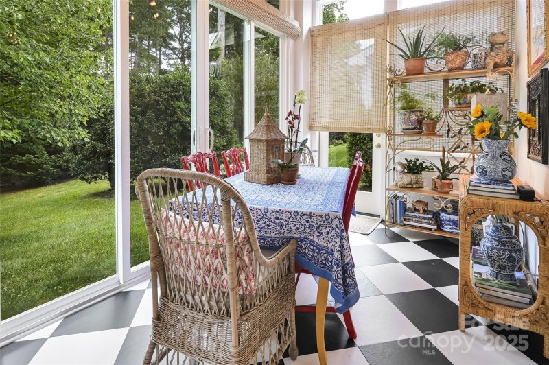 Property image 3 of 43 Towne Place Drive in Towne Place, Hendersonville, NC 28792