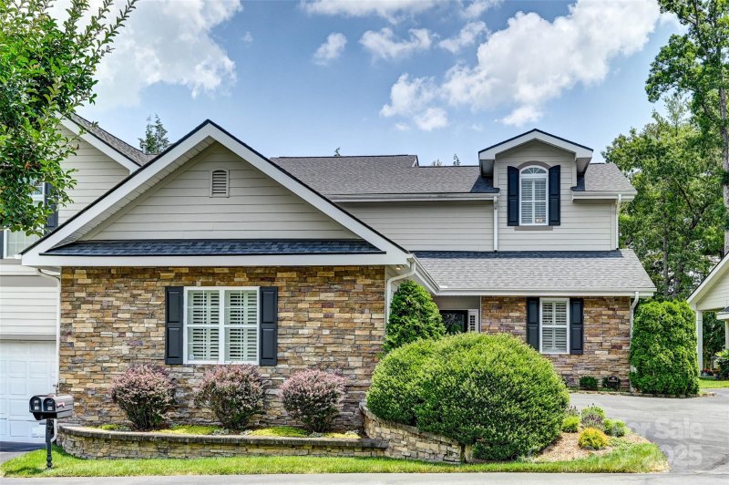 Property image 4 of 43 Towne Place Drive in Towne Place, Hendersonville, NC 28792