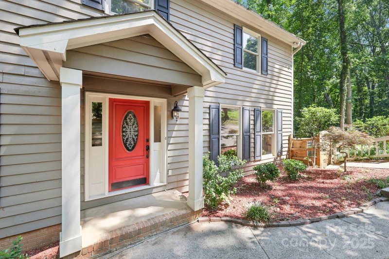 Property image 4 of 8 Hickory Ridge Court in River Hills, Clover, SC 29710