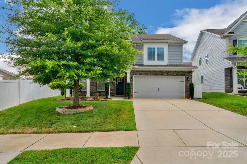 Property image 2 of 236 Robinwood Lane in Cypress Point, Lake Wylie, SC 29710