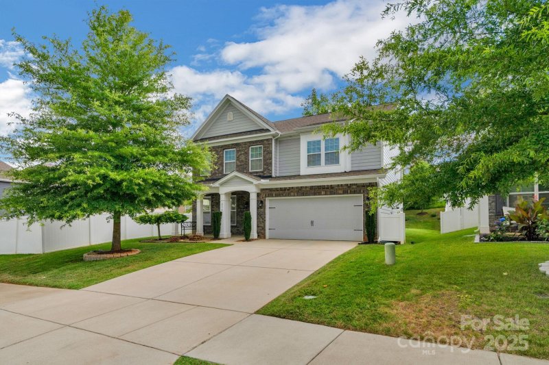 Property image 3 of 236 Robinwood Lane in Cypress Point, Lake Wylie, SC 29710