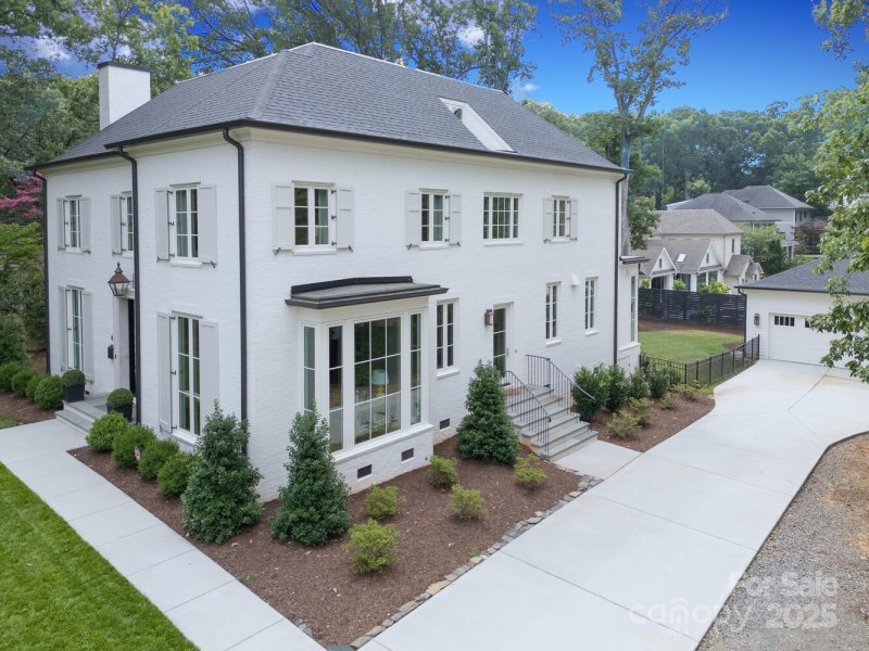 Property image 3 of 418 Ellsworth Road in Cotswold, Charlotte, NC 28211