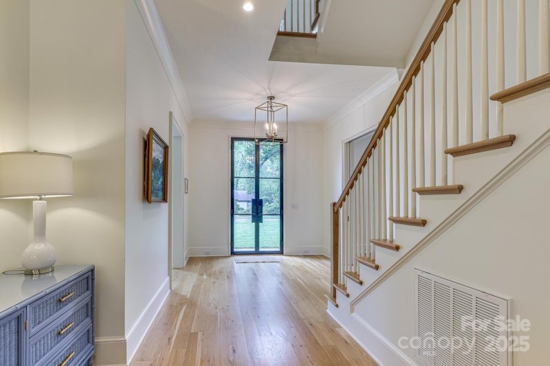 Property image 5 of 418 Ellsworth Road in Cotswold, Charlotte, NC 28211
