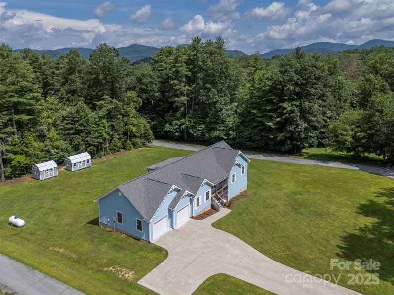 Property image 4 at 321 Benjamins Way, Hendersonville, NC 28792