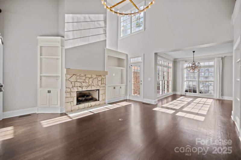 Property image 2 of 527 Queens Road in Myers Park, Charlotte, NC 28207