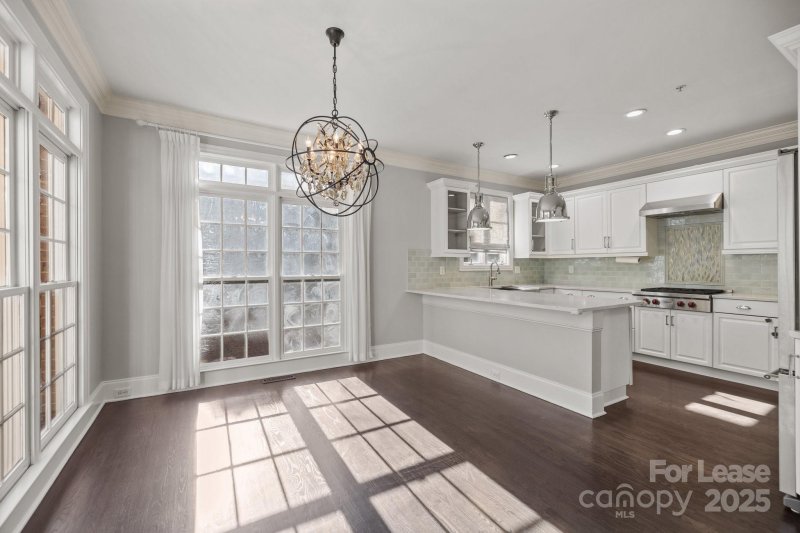 Property image 4 of 527 Queens Road in Myers Park, Charlotte, NC 28207