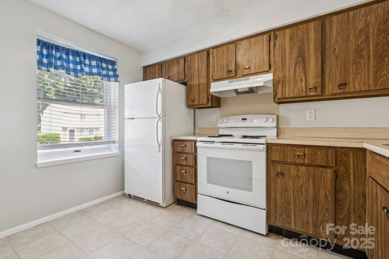 Property image 3 at 9445 Lexington Circle, Charlotte, NC 28213