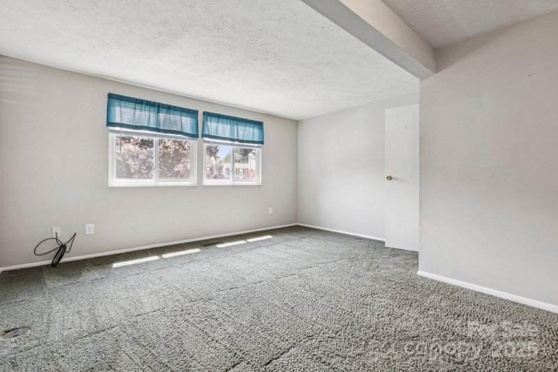 Property image 5 at 9445 Lexington Circle, Charlotte, NC 28213