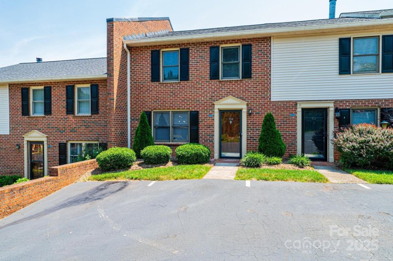 Property image 2 of 709 21st Avenue in Colony Square, Hickory, NC 28601