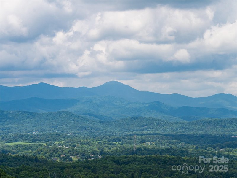 Property image 2 of 24 S Watchman Drive in Carriage Park, Hendersonville, NC 28791