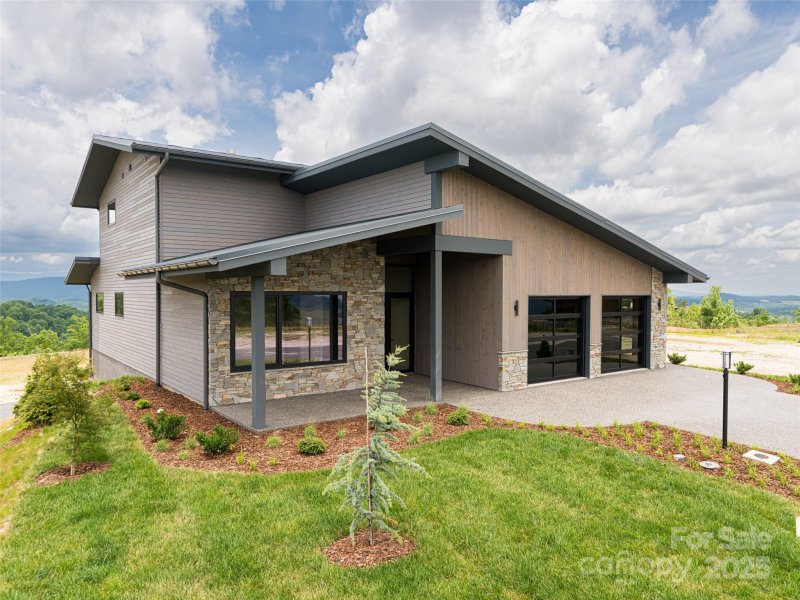 Property image 4 of 24 S Watchman Drive in Carriage Park, Hendersonville, NC 28791