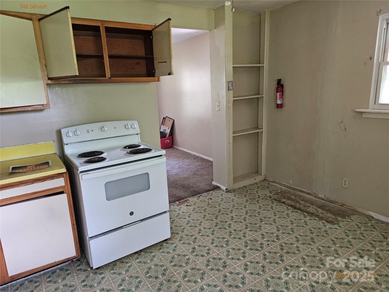 Property image 4 of 746 Bilmark Avenue in Hidden Valley, Charlotte, NC 28213