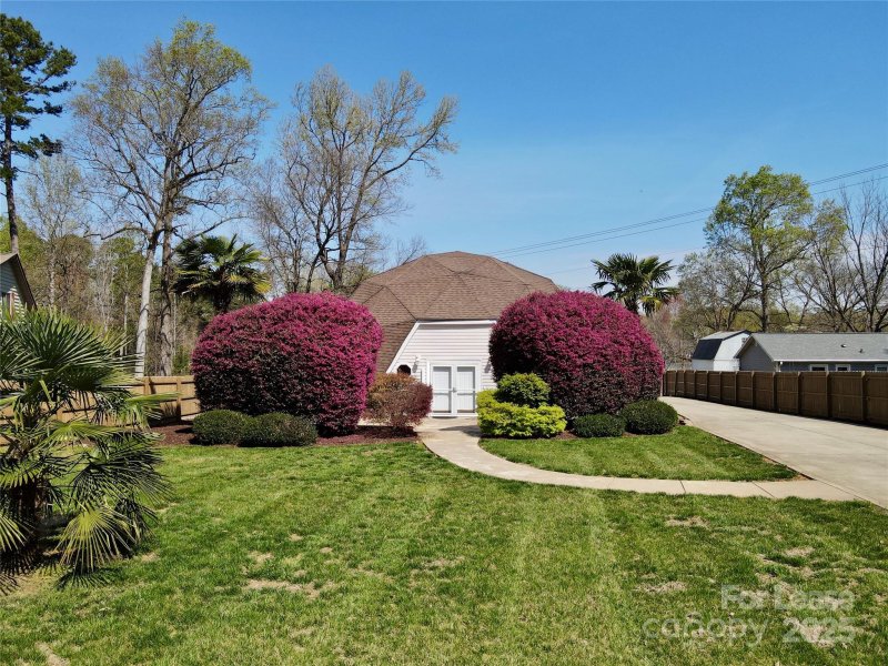 7977 Lucky Creek Lane