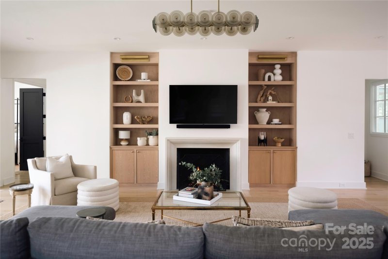 Property image 4 at 1401 Heather Lane, Charlotte, NC 28209