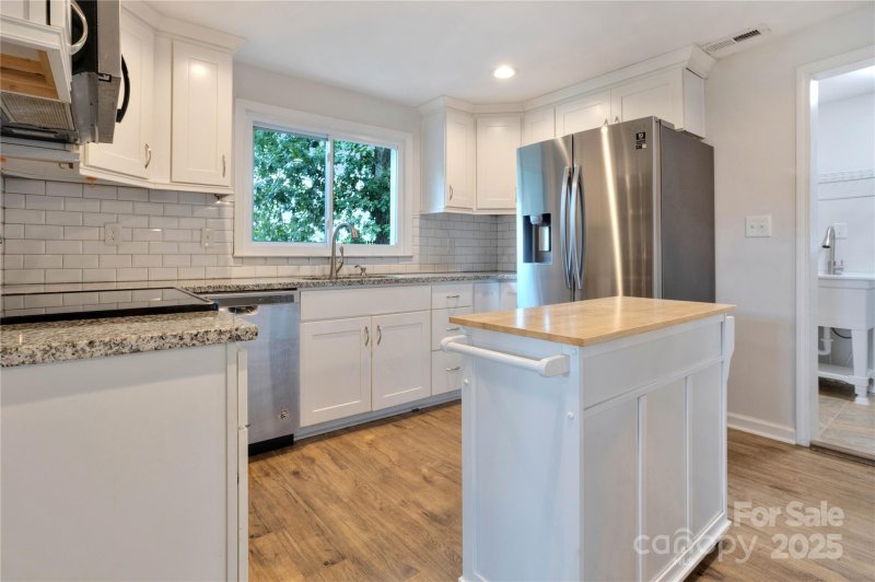 Property image 2 of 1611 Old Hickory Grove Road in Johnston Acres, Mount Holly, NC 28120