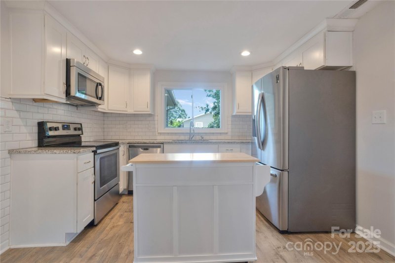 Property image 3 of 1611 Old Hickory Grove Road in Johnston Acres, Mount Holly, NC 28120