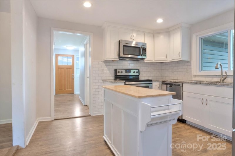 Property image 4 of 1611 Old Hickory Grove Road in Johnston Acres, Mount Holly, NC 28120