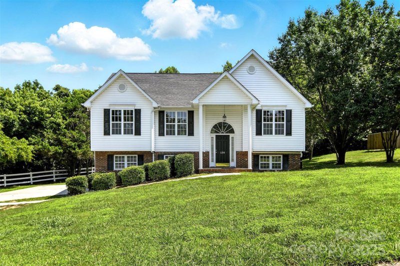 156 Autumn Woods Boulevard