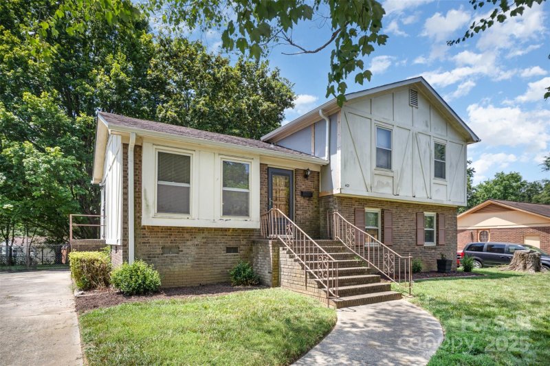 Property image 2 at 421 Vickery Drive, Charlotte, NC 28215