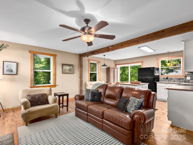 Property image 3 of 915 Tunnel Road in Beverly Hills, Asheville, NC 28805