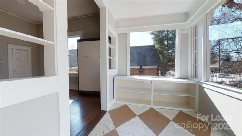 Property image 4 at 428 Hawthorne Lane, Charlotte, NC 28204