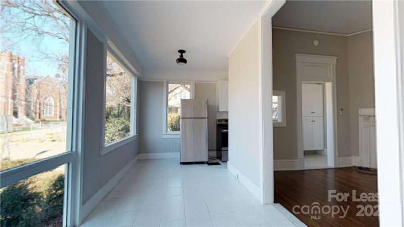 Property image 2 at 428 Hawthorne Lane, Charlotte, NC 28204