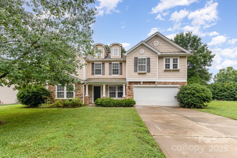 Property image 2 of 7541 Brookwood Valley Lane in Versage, Mint Hill, NC 28227