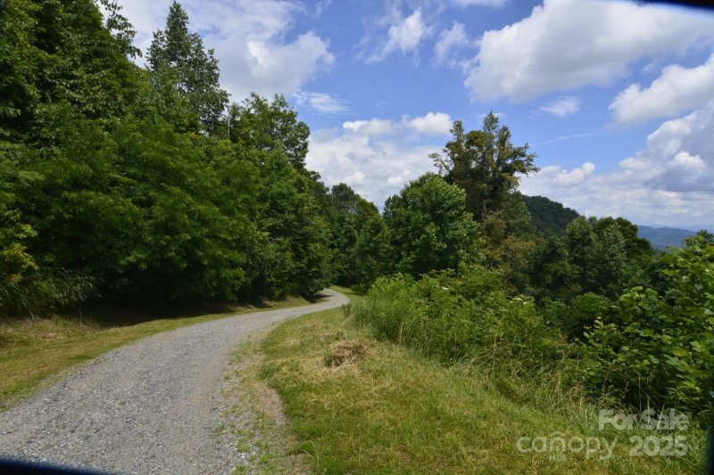 Property image 3 of 999 Red Wolf Run in Red Wolf Run, Mars Hill, NC 28754