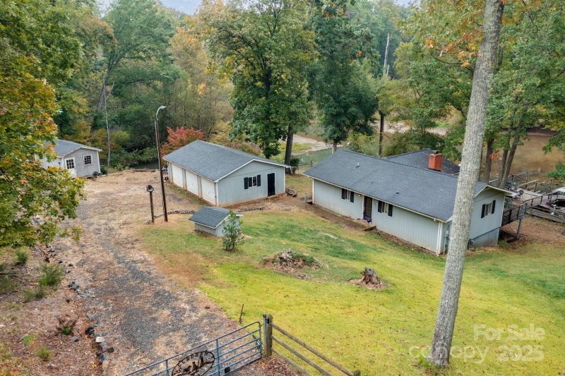 Property image 2 of 7101 Signer Road in Royal Oaks, Charlotte, NC 28278