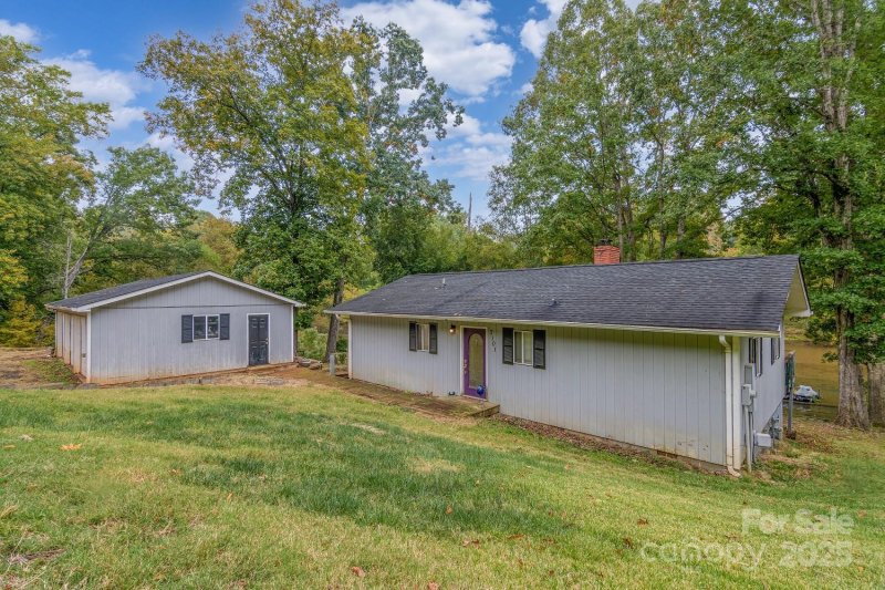 Property image 3 of 7101 Signer Road in Royal Oaks, Charlotte, NC 28278