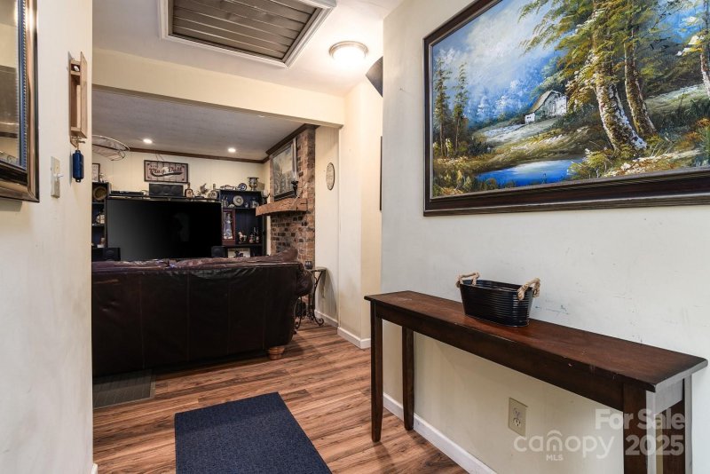 Property image 4 of 7101 Signer Road in Royal Oaks, Charlotte, NC 28278