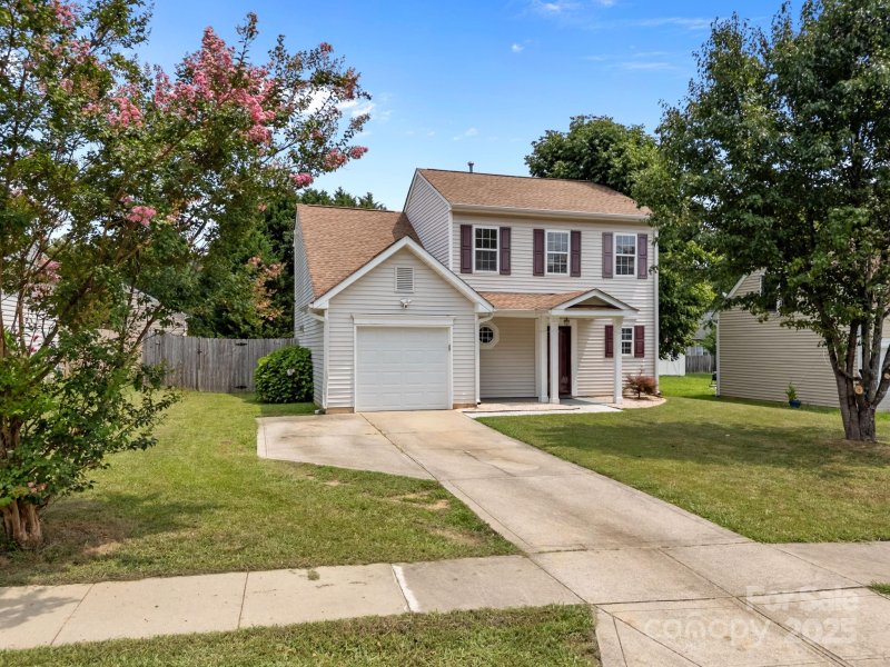 Property image 2 of 8009 Trotter Road in Fox Chase, Charlotte, NC 28216