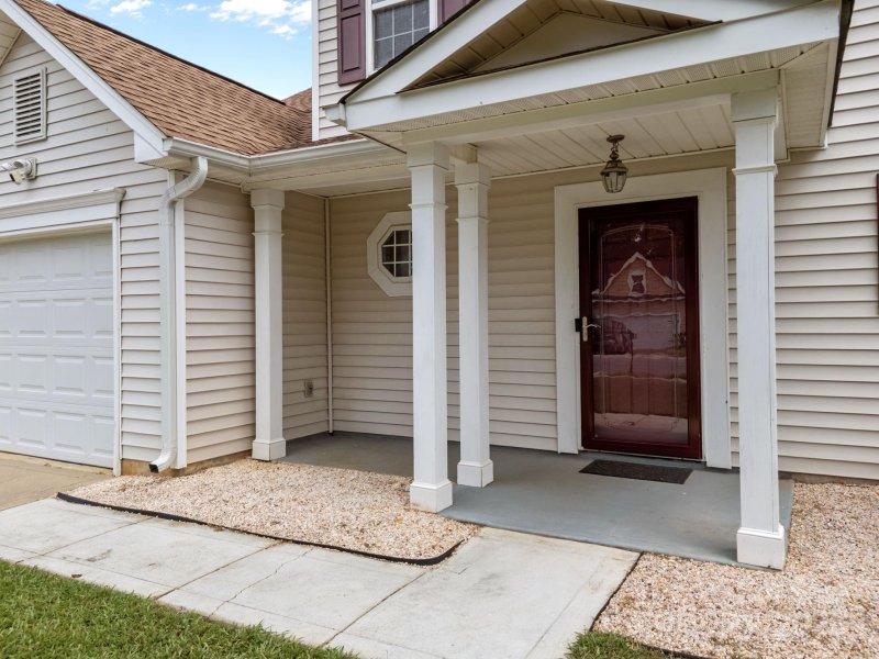 Property image 3 of 8009 Trotter Road in Fox Chase, Charlotte, NC 28216