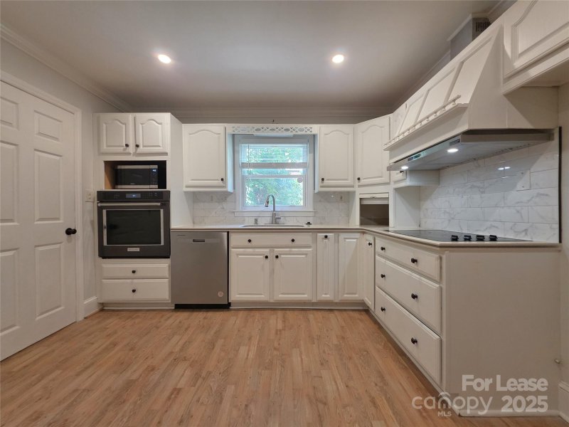 Property image 5 at 4426 Holbrook Drive, Charlotte, NC 28205