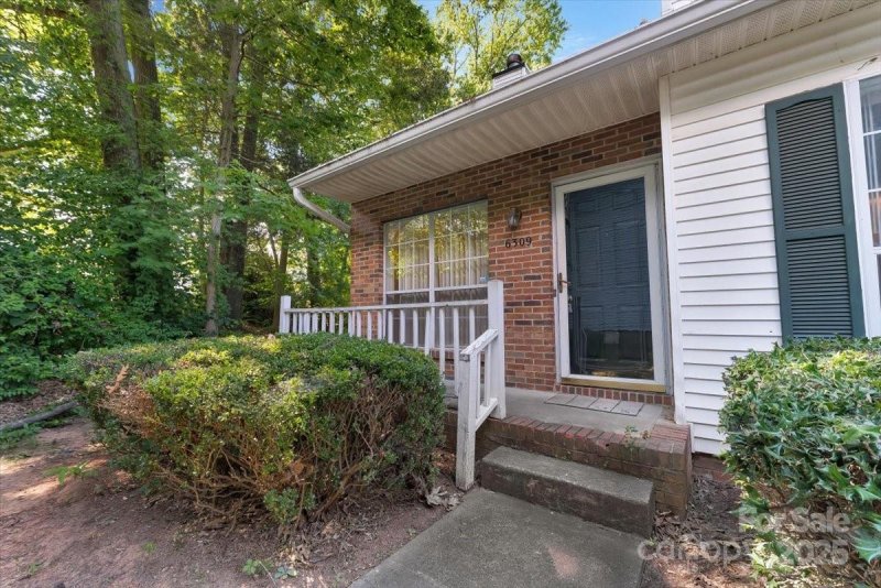 Property image 2 at 6309 Windsor Gate Lane, Charlotte, NC 28215