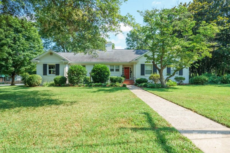 Property image 2 at 630 4th Avenue, Hickory, NC 28601