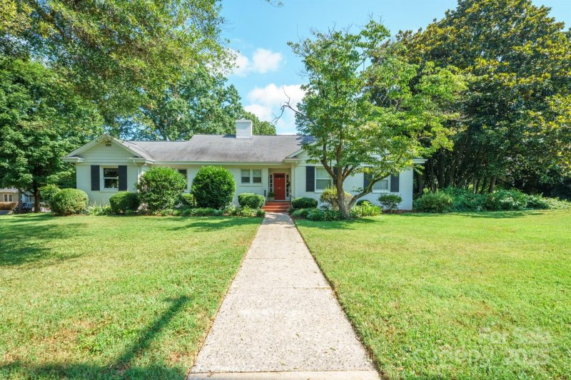 Property image 3 at 630 4th Avenue, Hickory, NC 28601