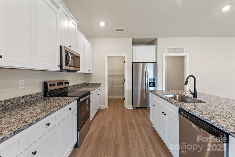 Property image 3 of 7315 Jerimoth Drive in Ascot Woods, Charlotte, NC 28215