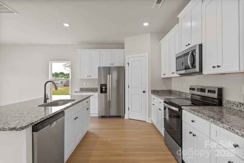 Property image 3 of 7023 Jerimoth Drive in Ascot Woods, Charlotte, NC 28215