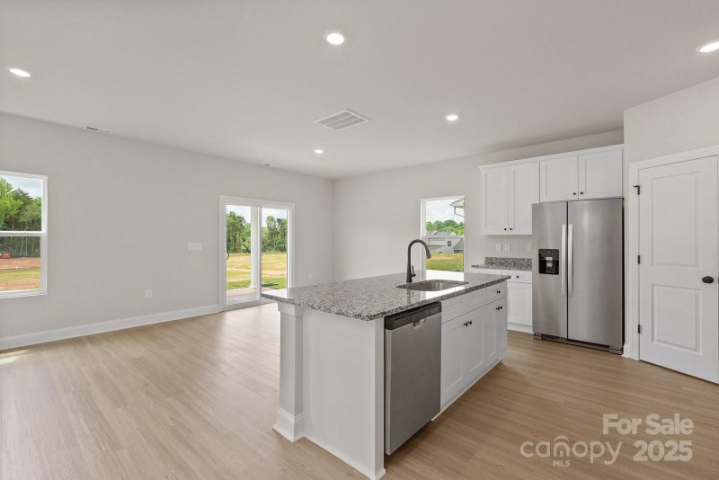 Property image 4 of 7023 Jerimoth Drive in Ascot Woods, Charlotte, NC 28215