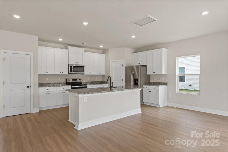 Property image 5 of 7109 Jerimoth Drive in Ascot Woods, Charlotte, NC 28215