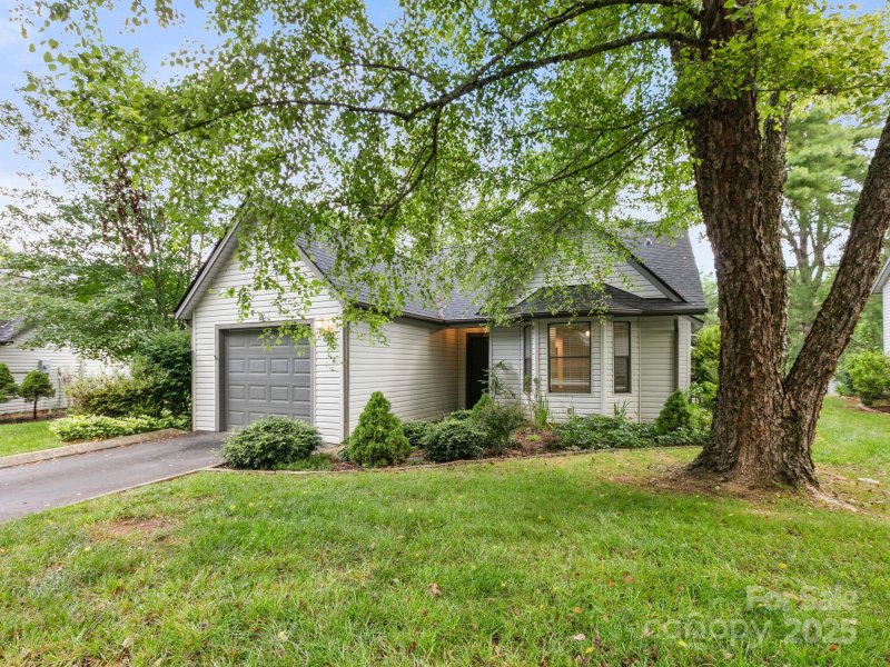 Property image 2 at 111 Cimarron Drive, Asheville, NC 28803