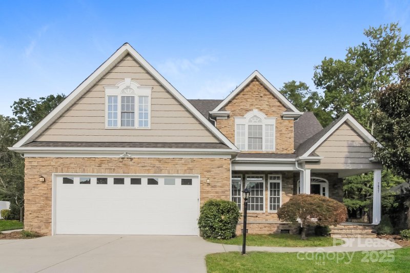 Property image 2 of 7837 Tottenham Drive in Fenton Dell, Harrisburg, NC 28075