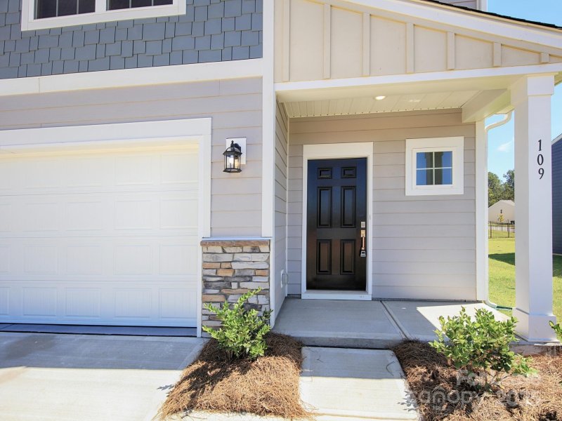 Property image 2 of 109 Watuga Place in Sullivan Farm, Statesville, NC 28625