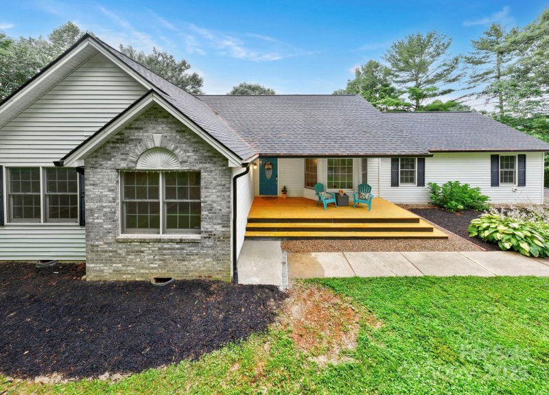 Property image 3 at 21 Moriah Lane, Asheville, NC 28803