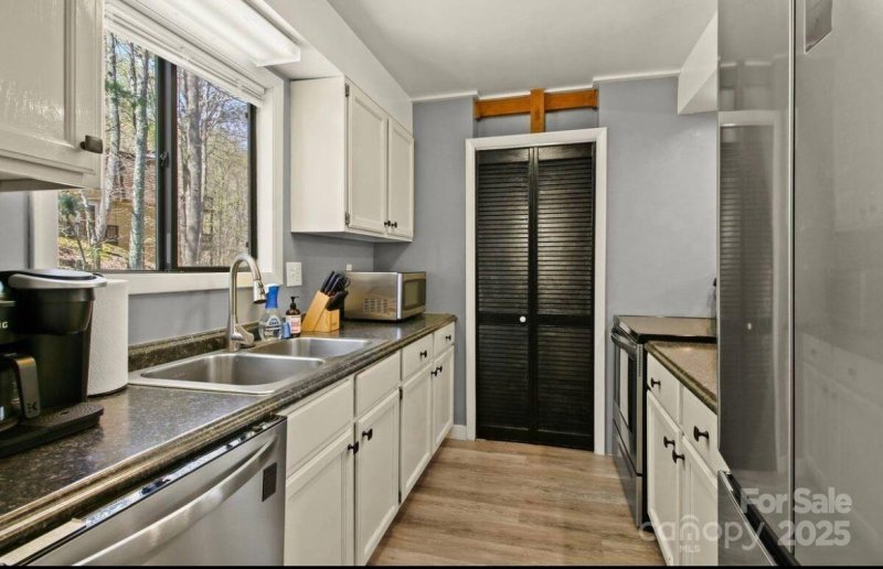 Property image 4 of 26 Pinetop Circle in Ski Country Condominium, Banner Elk, NC 28604