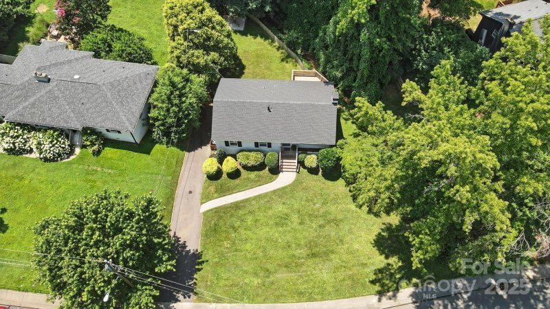 Property image 3 of 2528 Arnold Drive in Merry Oaks, Charlotte, NC 28205