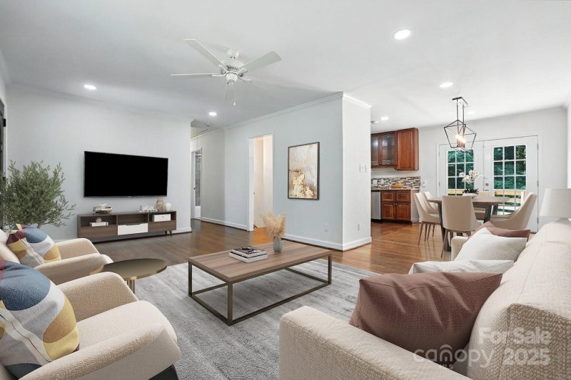 Property image 4 of 2528 Arnold Drive in Merry Oaks, Charlotte, NC 28205