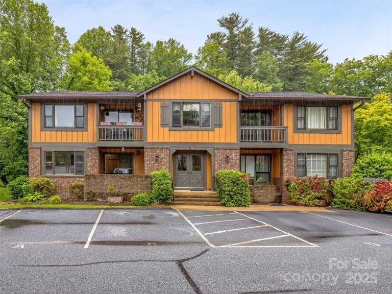 Property image 2 of 1745 Haywood Manor Road in Haywood Manor, Hendersonville, NC 28791